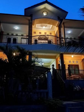ESTEVANIA LODGE Kelimutu